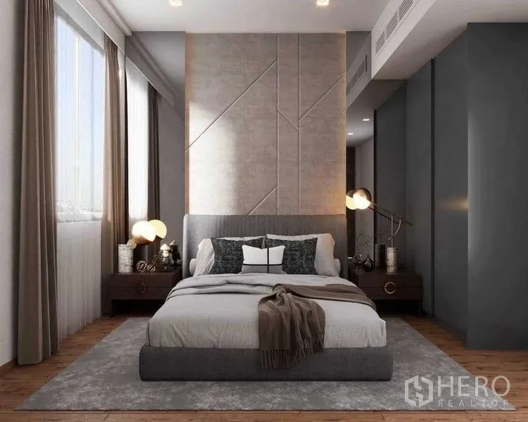 公寓 出租在Khlong Toei, Bangkok - 次卧带几何纹理床头、床头灯与中性色调。