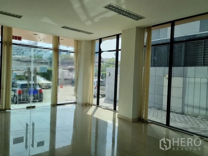 Office Space for rent in Bang Kho Laem, Bangkok - Bright 40 sqm office interior with floor-to-ceiling windows, glossy tiled floors, and glass double doors facing the street.