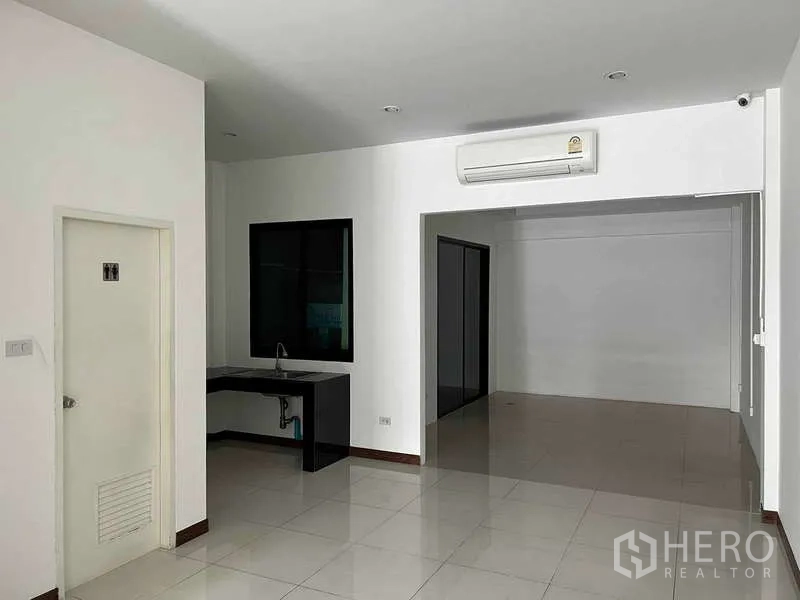 Home Office for rent in Bueng Kum, Bangkok - Open-plan ground floor with glossy tile flooring, pantry sink, window and wall-mounted air conditioner.