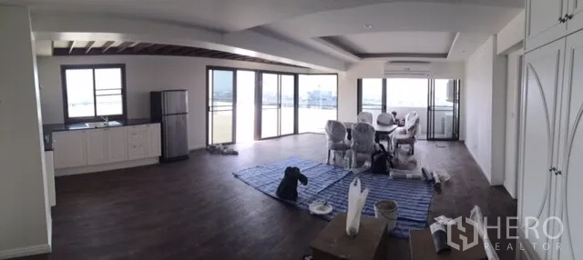 Condominium for rent or sale in Chatuchak, Bangkok - Wide open living–dining space with sliding glass doors leading to a large terrace and city skyline views.