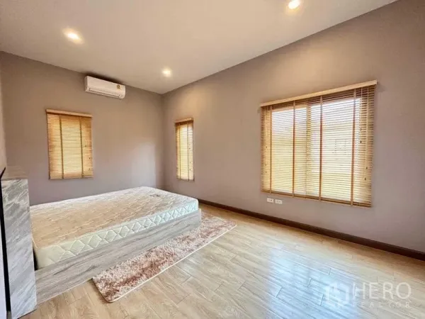 Detached House for rent in Khlong Sam Wa, Bangkok - Spacious master bedroom with mattress, wooden blinds and air conditioning