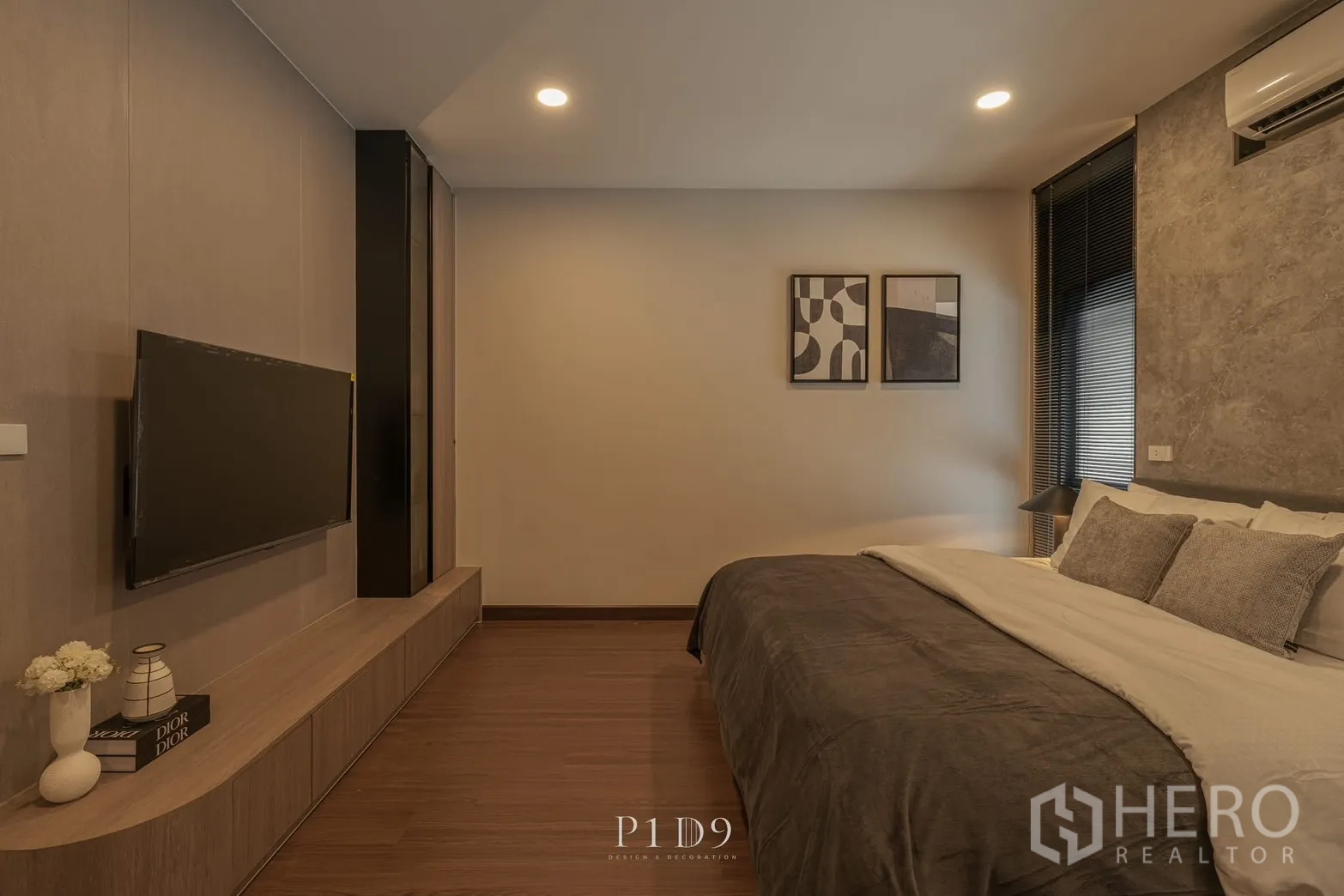 Detached House for rent in Bang Phli, Samut Prakan - Warm-toned bedroom with wall-mounted TV, art prints and an air-conditioning unit.