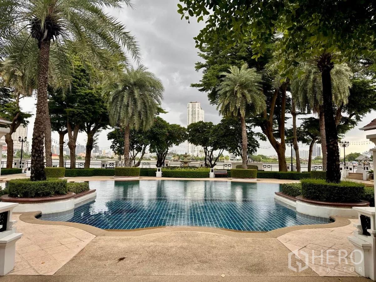 Townhouse for rent in Bang Kho Laem, Bangkok - Swimming pool facing the Chao Phraya River with palm trees and skyline views