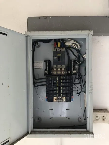 工厂 出租在Lam Luk Ka, Pathum Thani - 厂内三相电配电箱特写。