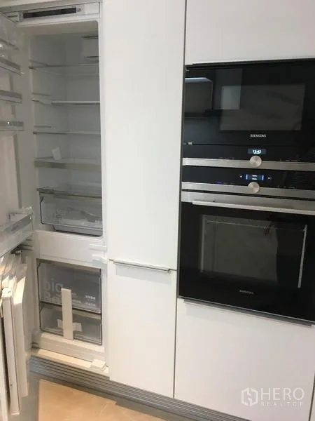Condominium for rent in Pathum Wan, Bangkok - Built-in Siemens appliances including open refrigerator, oven and microwave cabinetry.