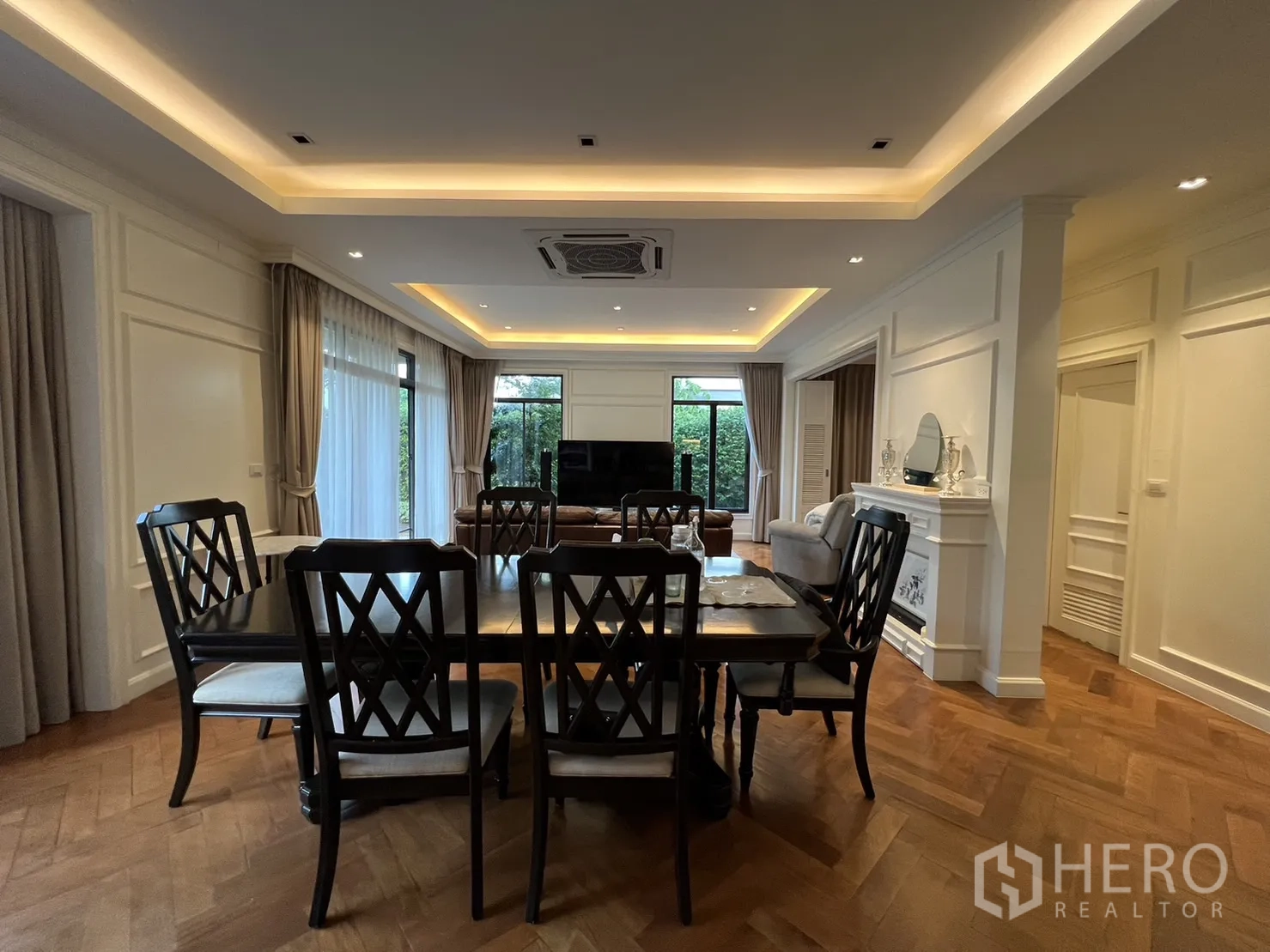 Detached House for rent in Suan Luang, Bangkok - Dining area with six-seat table facing living lounge and garden views.