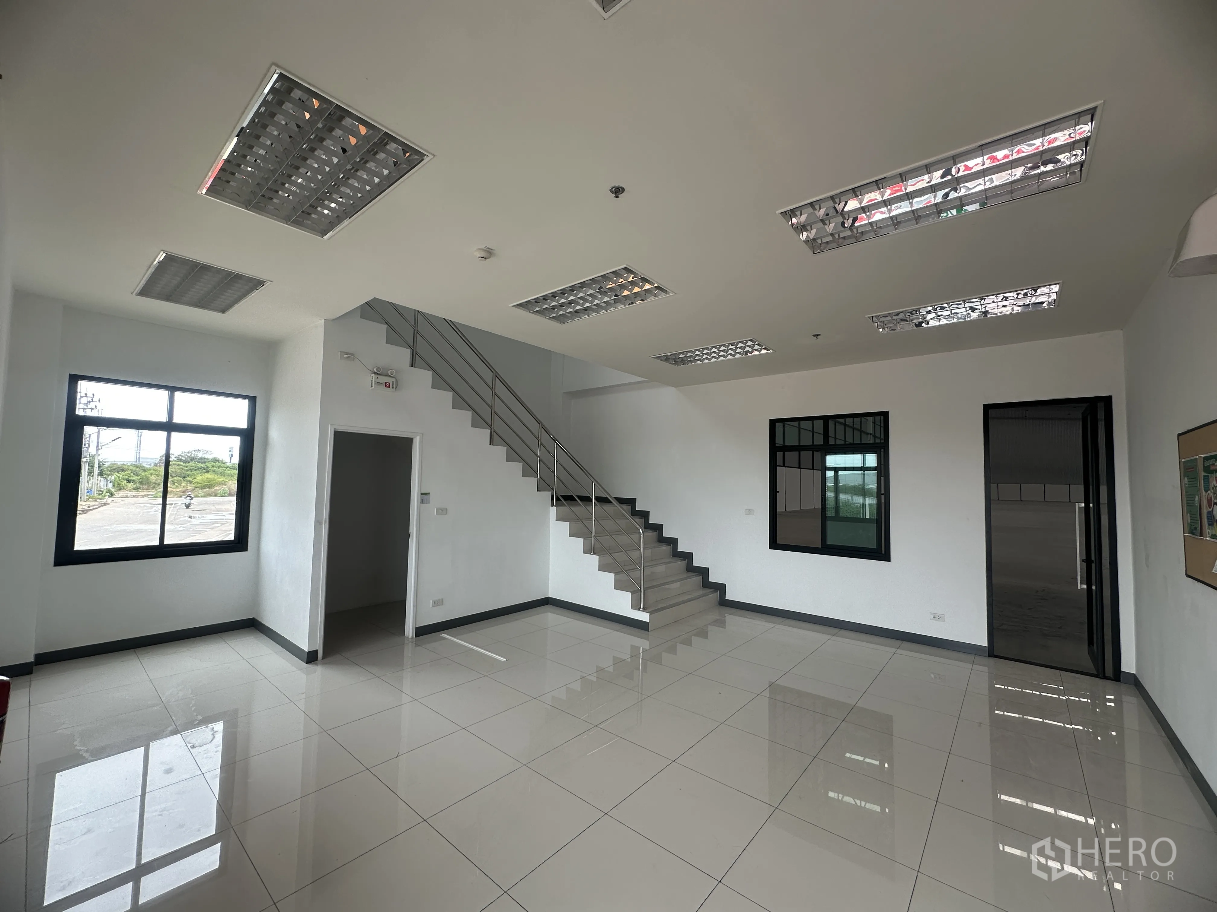 Factory for rent in Bang Phli, Samut Prakan - Clean office interior with tiled floors, staircase and large windows.