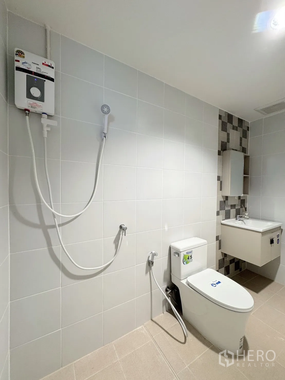 Detached House for rent - Bathroom alternate view with handheld shower and tiled wall.