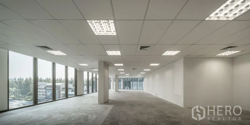 Office Space for rent in Bang Kapi, Bangkok - Large open‑plan office floor with grid ceiling, LED lighting, and floor‑to‑ceiling windows.