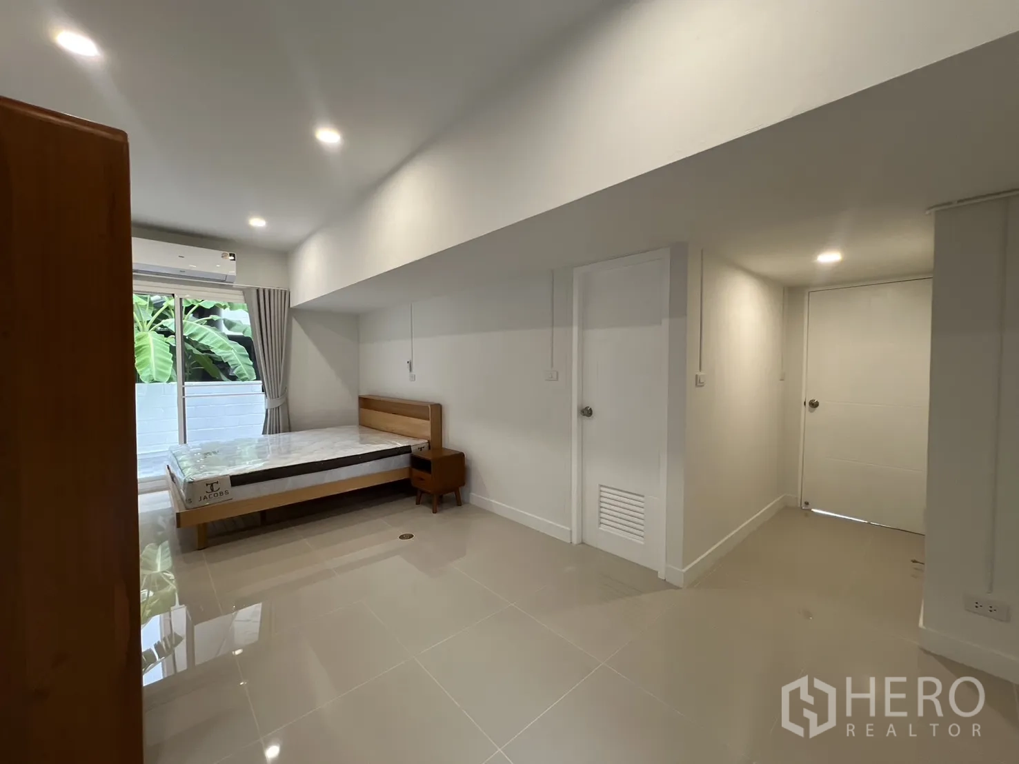 Detached House for rent in Saphan Sung, Bangkok - Spacious ground-floor bedroom seen toward corridor and storage doors.