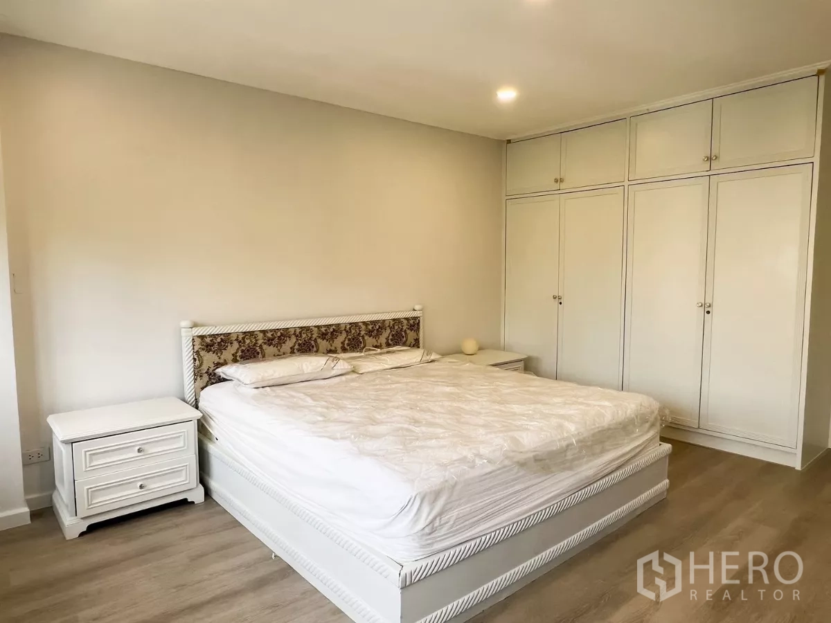 Townhouse for rent - Bedroom with white built-in closets and a king-size bed.