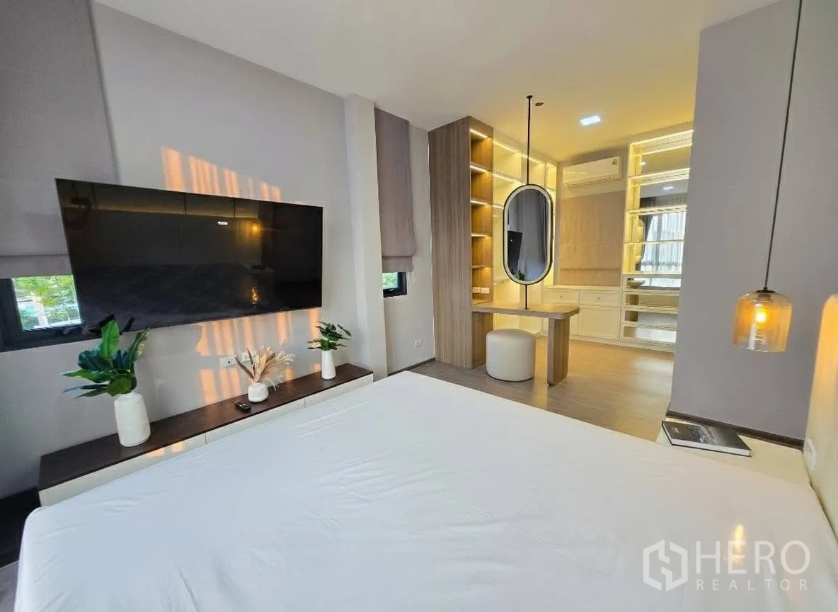 Property Image #14 for property HRE00173