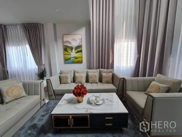 Detached House for rent or sale in Bang Phli, Samut Prakan - Elegant formal living room with high ceilings, tall curtains and marble coffee table.