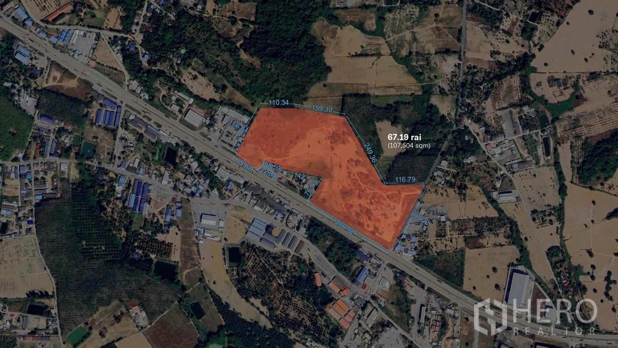 Land for sale in Si Racha, Chon Buri - Aerial map highlighting the 67.19‑rai (107,504 sqm) land boundaries along Highway 331 in Bo Win.