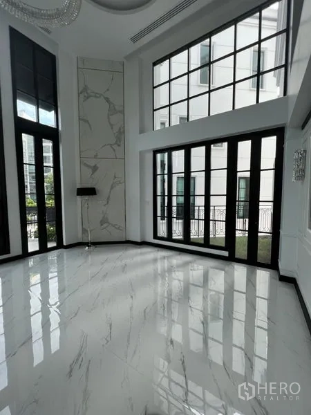 สำนักงานที่บ้าน ให้เช่าหรือขายในWatthana, Bangkok - ห้องโล่งกระจกเต็มผนัง พื้นลายหินอ่อน รับแสงธรรมชาติเต็มที่