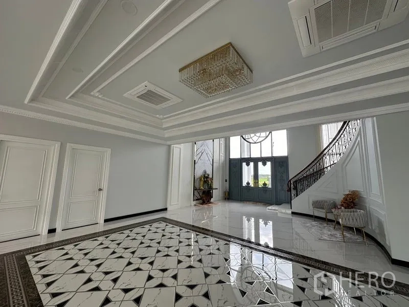 Detached House for sale in Sai Noi, Nonthaburi - Grand entrance hall with patterned marble floor and sweeping staircase.