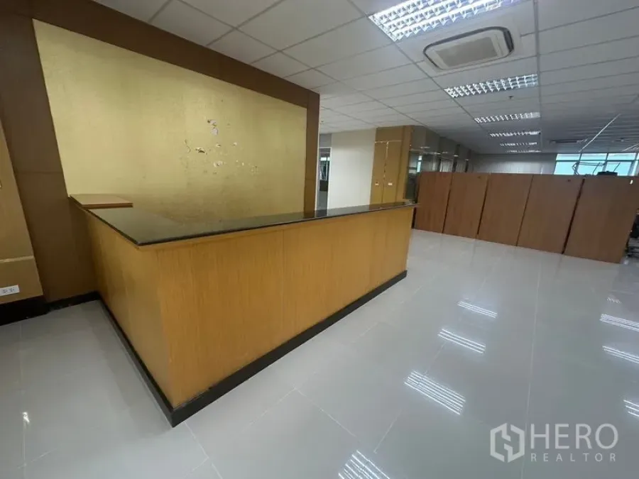 Office Space for rent in Suan Luang, Bangkok - Bright office with glass wall, built-in storage and natural light.