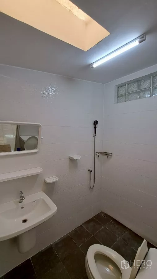 Townhouse for rent in Watthana, Bangkok - Upper-floor terrace or laundry area with water taps and tiled floor.