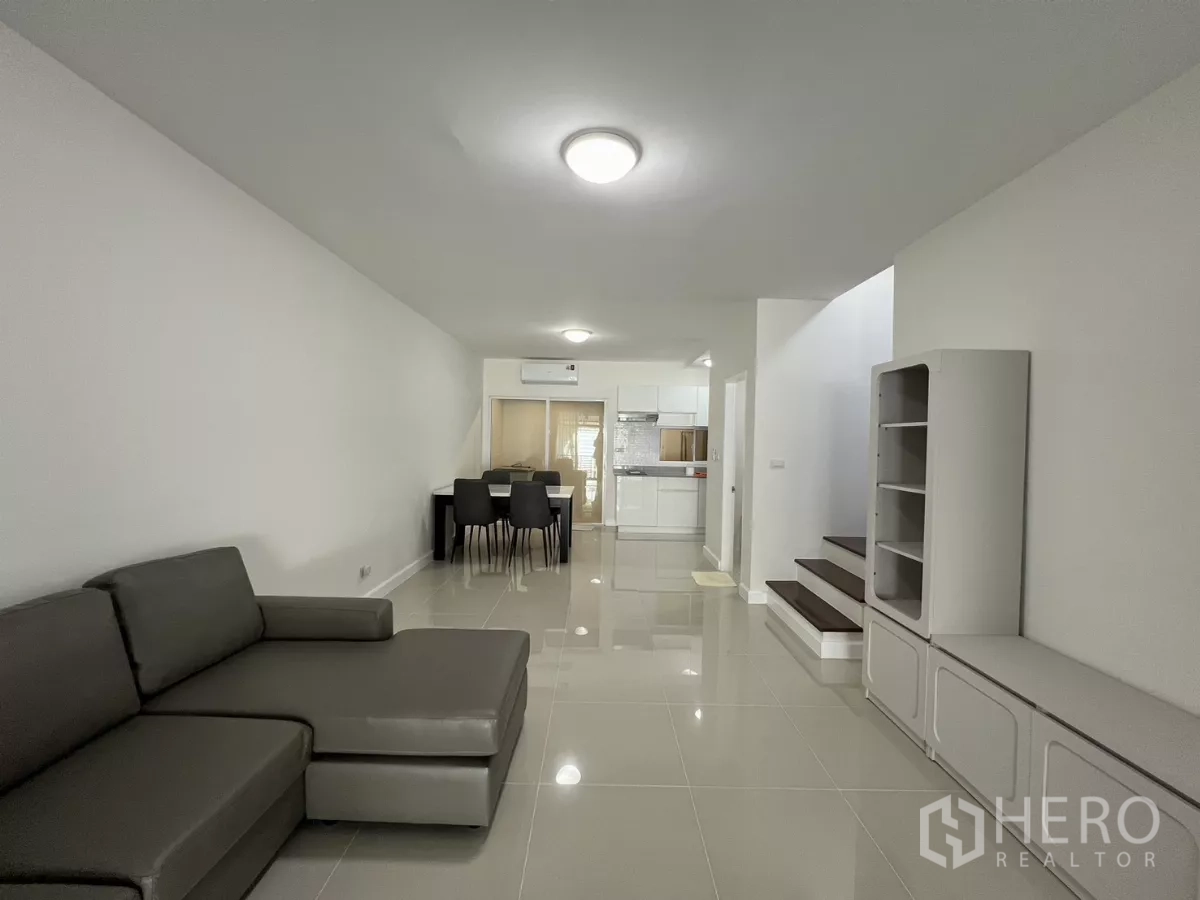 Townhouse for rent in Bang Kapi, Bangkok - Open-plan lounge looking toward dining area and kitchen.
