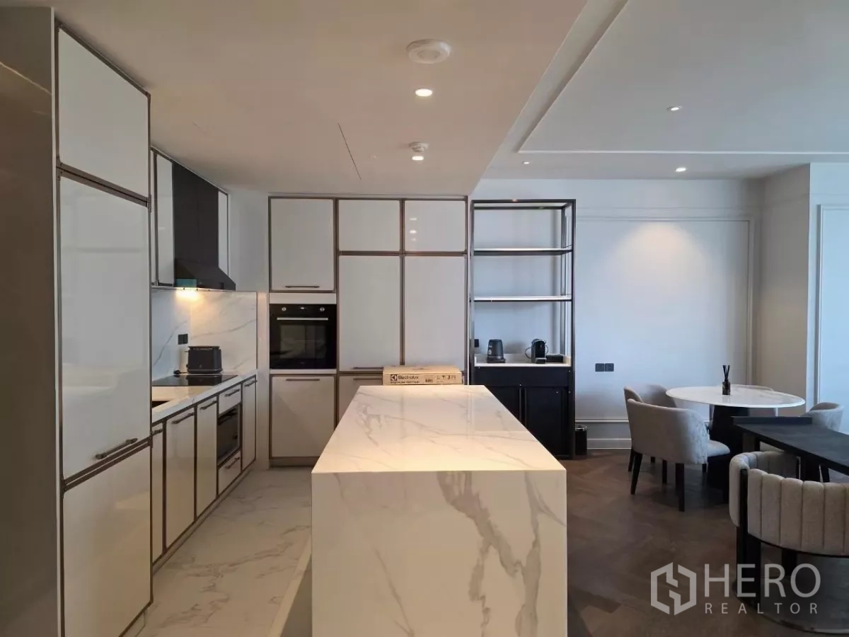 คอนโด ให้เช่า - ครัวยุคใหม่ ไอสแลนด์หินอ่อน เครื่องใช้บิลท์อินและตู้เก็บของ