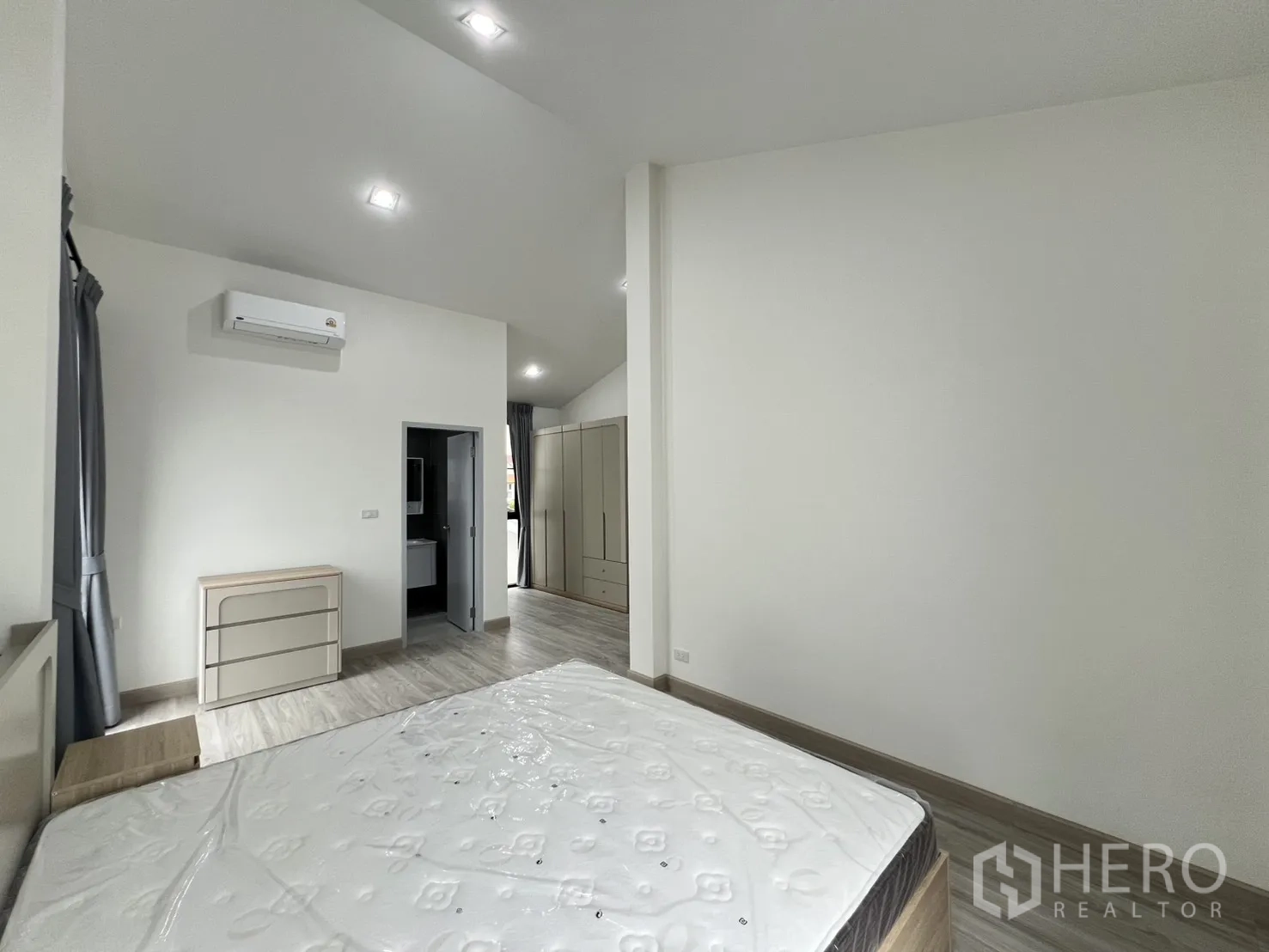 Property Image #26 for property HRE01190
