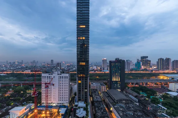 คอนโด ให้เช่าในRatchathewi, Bangkok - วิวสกายไลน์กรุงเทพฯ ชั้นสูงยามค่ำจากคอนโด