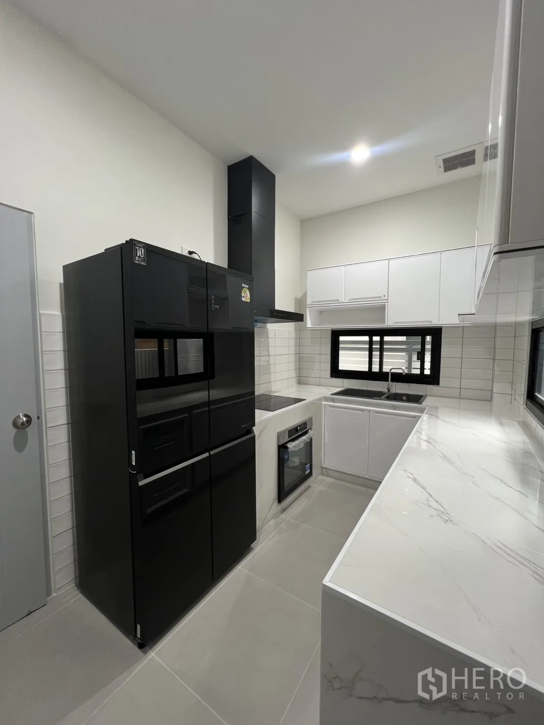 Property Image #34 for property HRE01190