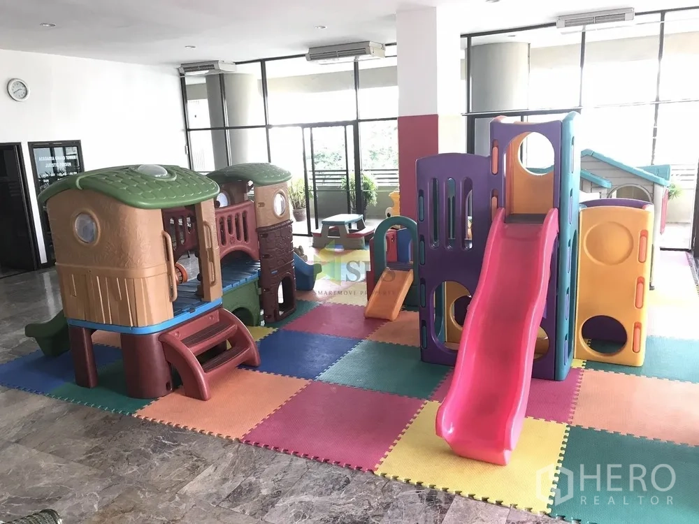 Condominium for rent or sale in Watthana, Bangkok - Indoor children’s playroom with colorful slides and playhouses.