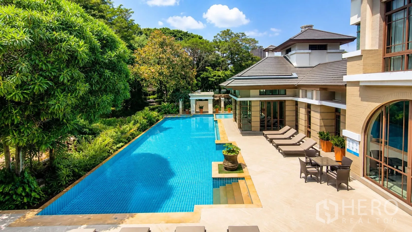 Detached House for rent in Watthana, Bangkok - Resort-style outdoor swimming pool with sun loungers and spacious deck.