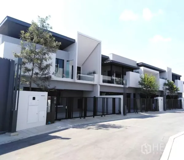 Detached House for rent in Bang Phli, Samut Prakan - Street view of modern two-storey houses at VIVE Bangna with glass balconies and gated carports.