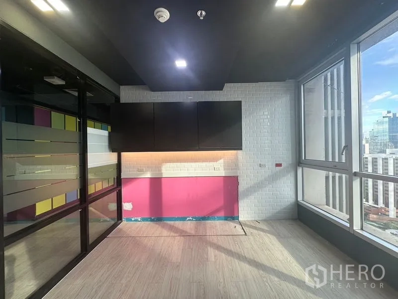 Office Space for rent in Bang Rak, Bangkok - Compact pantry with white subway tile backsplash, black cabinets and large windows.