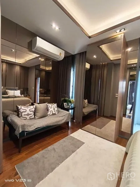 Detached House for sale in Wang Thonglang, Bangkok - Walk-in dressing area with mirrored wardrobes, bench and soft ambient lighting.