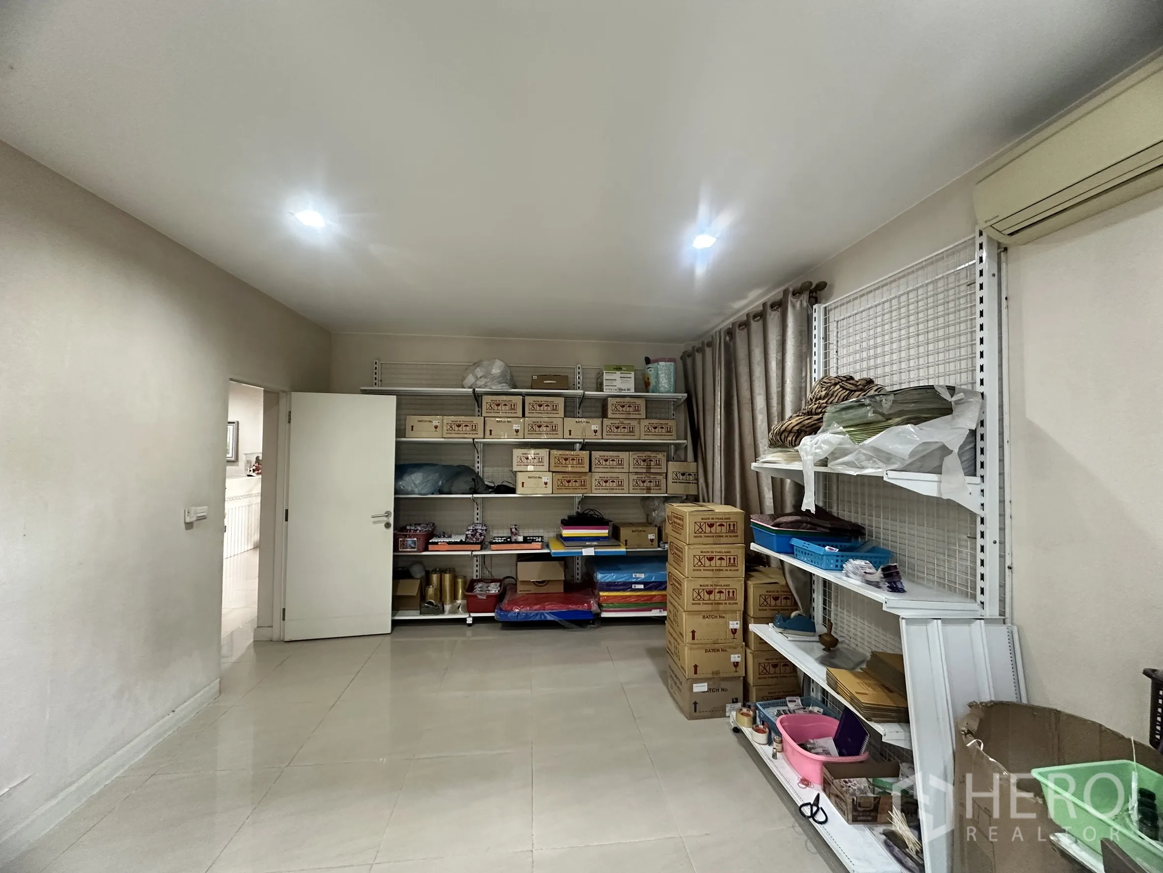 Detached House for sale in Pak Kret, Nonthaburi - Multi-purpose storage room with shelving and tiled floor.