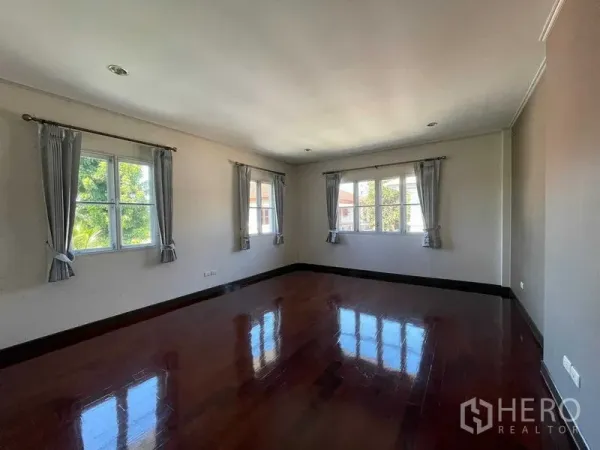 Detached House for sale in Bang Bon, Bangkok - Corner bedroom featuring wide windows and dark wooden floors