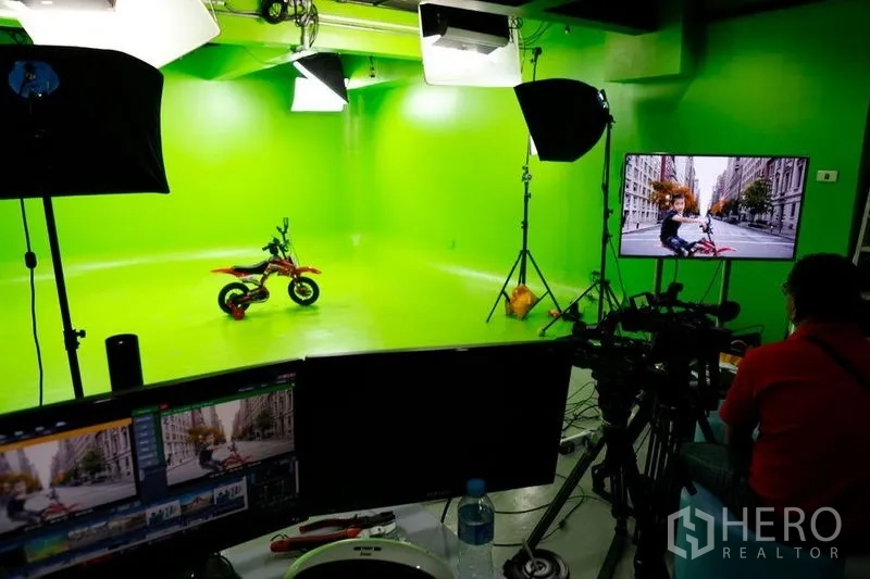 联排别墅 出售在Wang Thonglang, Bangkok - 专业绿幕影棚，灯光设备与道具小型摩托车
