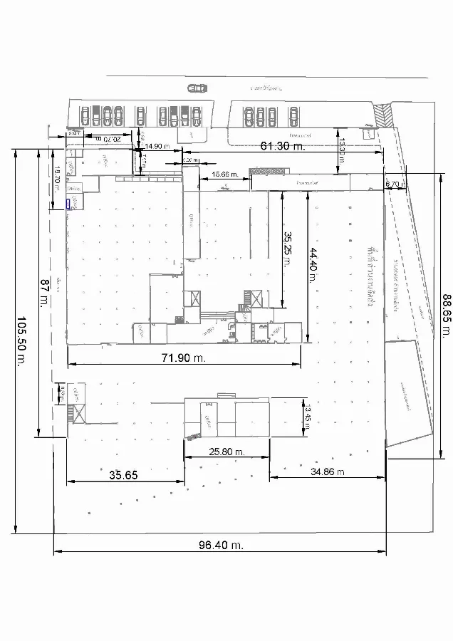 工厂 出租在Mueang Samut Sakhon, Samut Sakhon - 工厂总平面图，含尺寸、停车位与建筑分区。