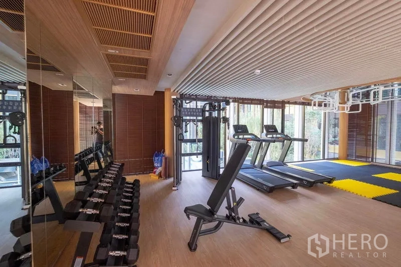 คอนโด ให้เช่าในBang Na, Bangkok - ฟิตเนสครบครันพร้อมลู่วิ่ง ชุดเวท และกระจกบานใหญ่