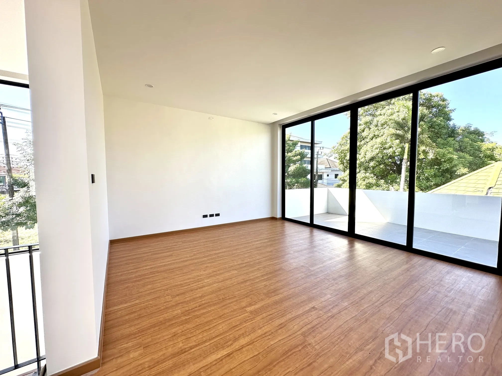 Property Image #12 for property HRE00717
