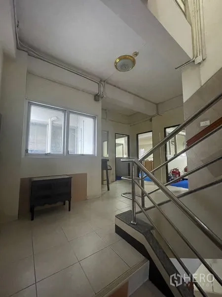 Home Office for sale in Yan Nawa, Bangkok - Stairwell with stainless-steel handrail and windows bringing natural light.