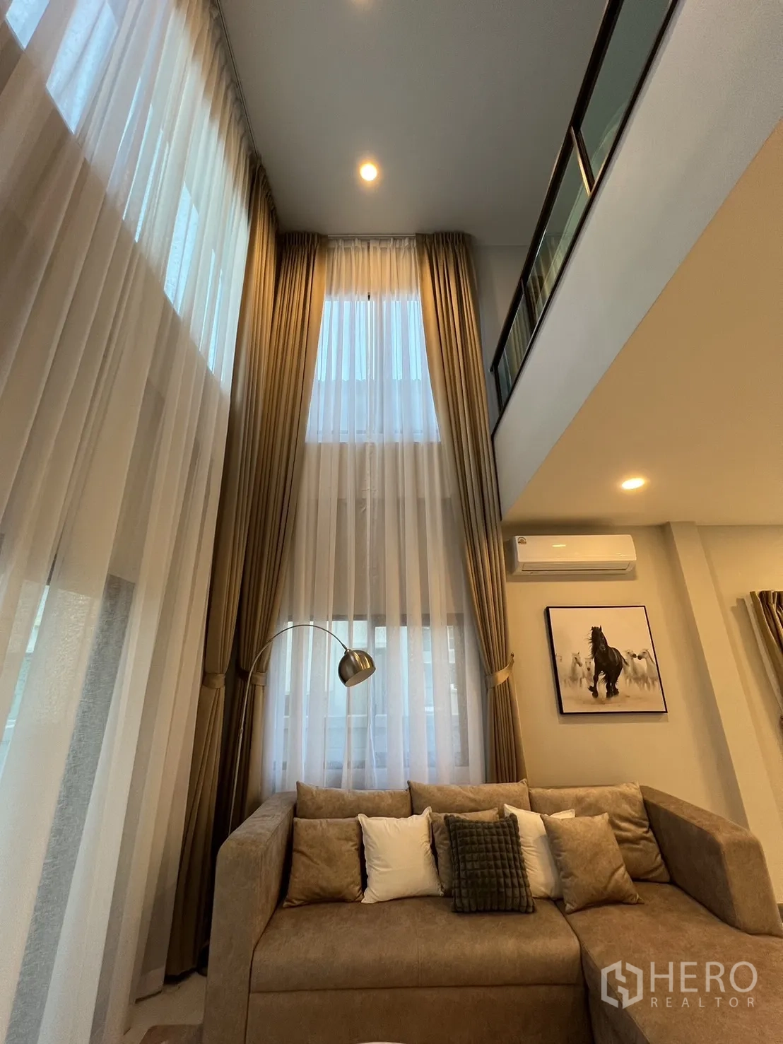 Detached House for rent or sale in Bang Phli, Samut Prakan - View of mezzanine with glass railing overlooking the living room.
