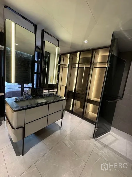 Condominium for rent in Watthana, Bangkok - Double vanity and walk-in closet with illuminated cabinets.
