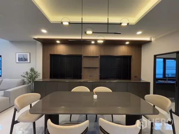 Detached House for rent in Bang Phli, Samut Prakan - Contemporary dining room with pendant lighting and wall cabinets