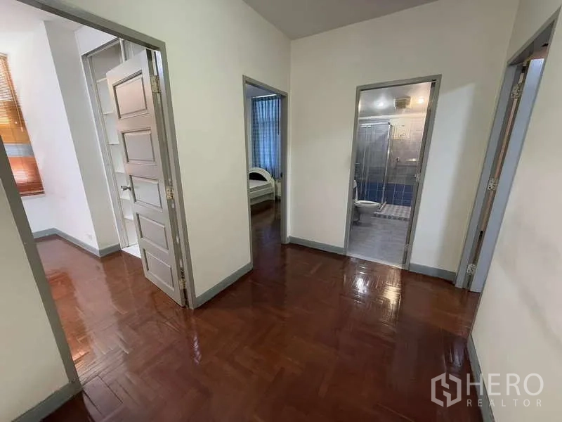 Detached House for rent in Bang Kapi, Bangkok - Upper hallway with polished wood floors and doors to bedrooms and bathroom.