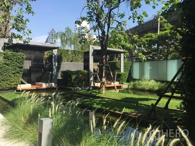 คอนโด ให้เช่าในKhlong Toei, Bangkok - สวนตกแต่งพร้อมศาลาพักผ่อน ต้นไม้ และสายน้ำ