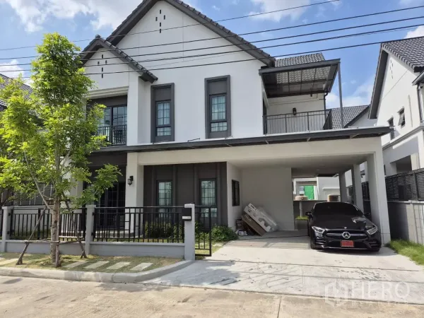 Detached House for rent in Bang Phli, Samut Prakan - Two-storey modern detached house in Bang Phli with gated fence, balcony and covered two-car carport.