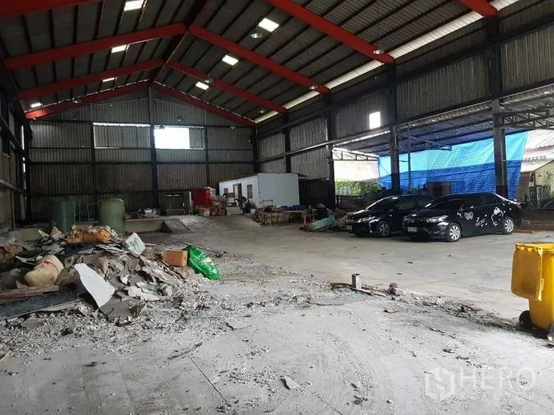 คลังสินค้า ให้เช่าในThung Khru, Bangkok - ฮอลล์อุตสาหกรรมขนาดใหญ่ มีที่จอดรถ กล่องออฟฟิศ และทางลาดด้านหลัง