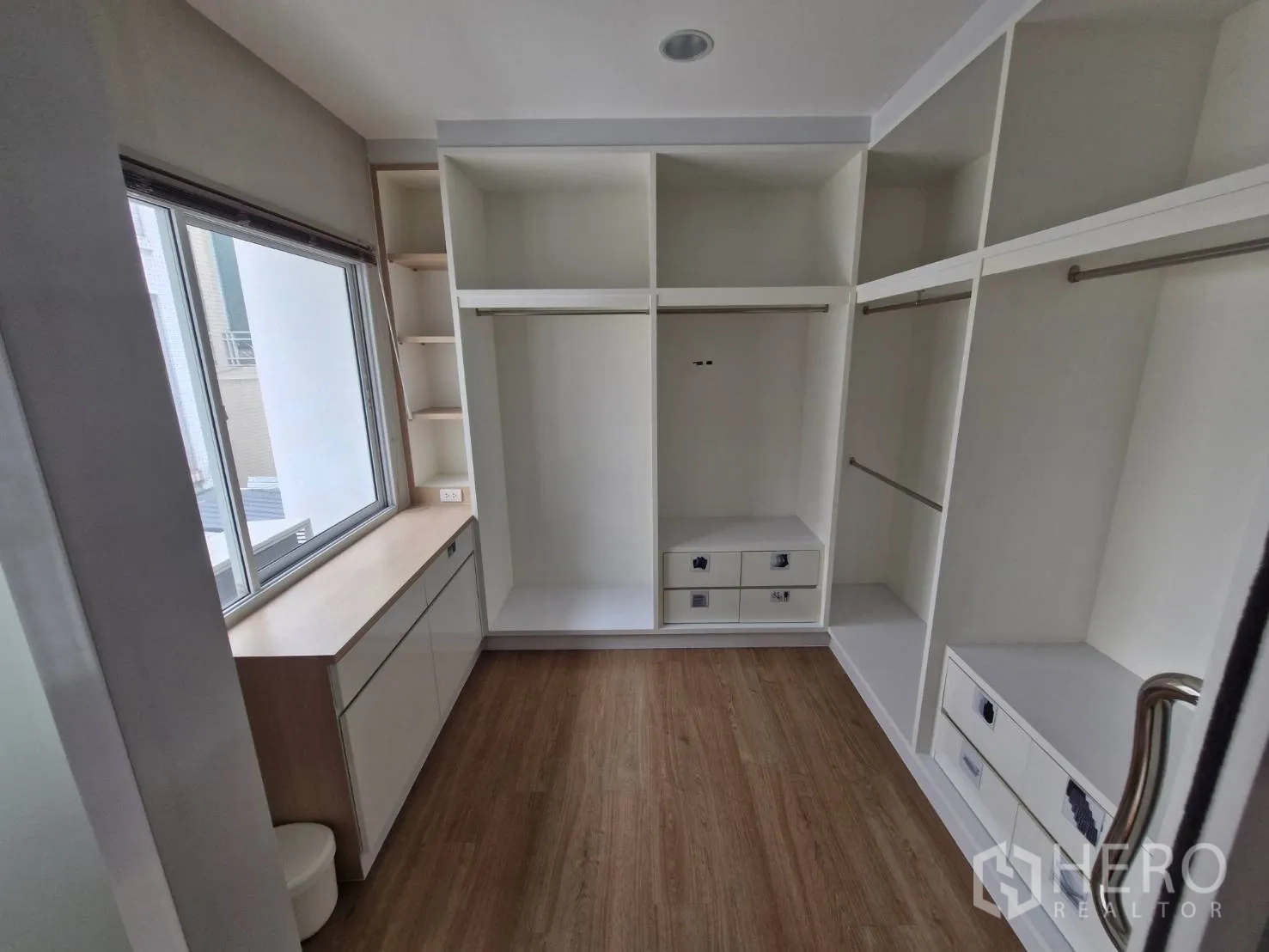 Townhouse for sale in Rat Burana, Bangkok - Built-in walk-in closet with open wardrobes, drawers, and window.