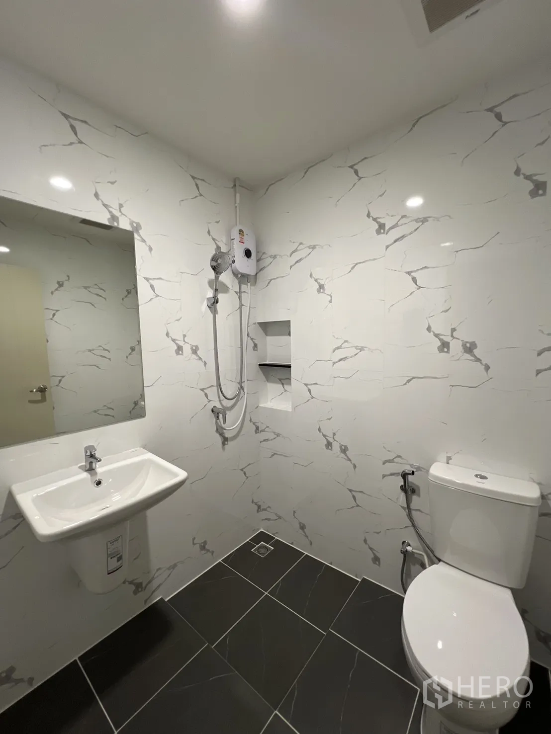 Property Image #16 for property HRE00412