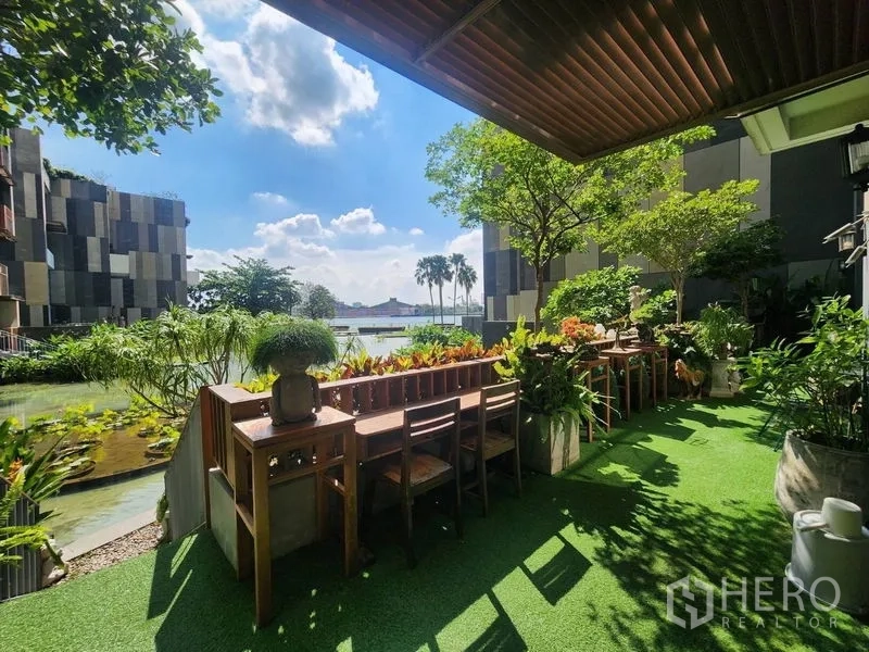 Condominium for sale in Yan Nawa, Bangkok - Private terrace garden with bar seating, artificial lawn and lagoon-river outlook.