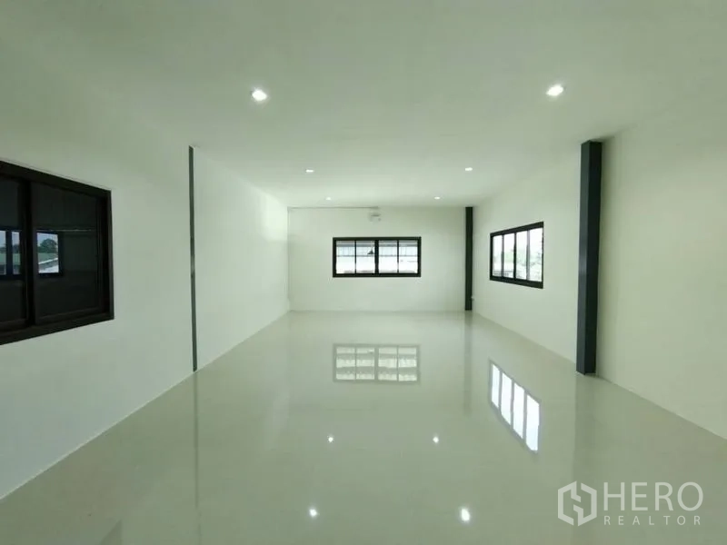 Warehouse for rent in Bang Phli, Samut Prakan - Bright office level with recessed lighting and multiple windows for natural light.
